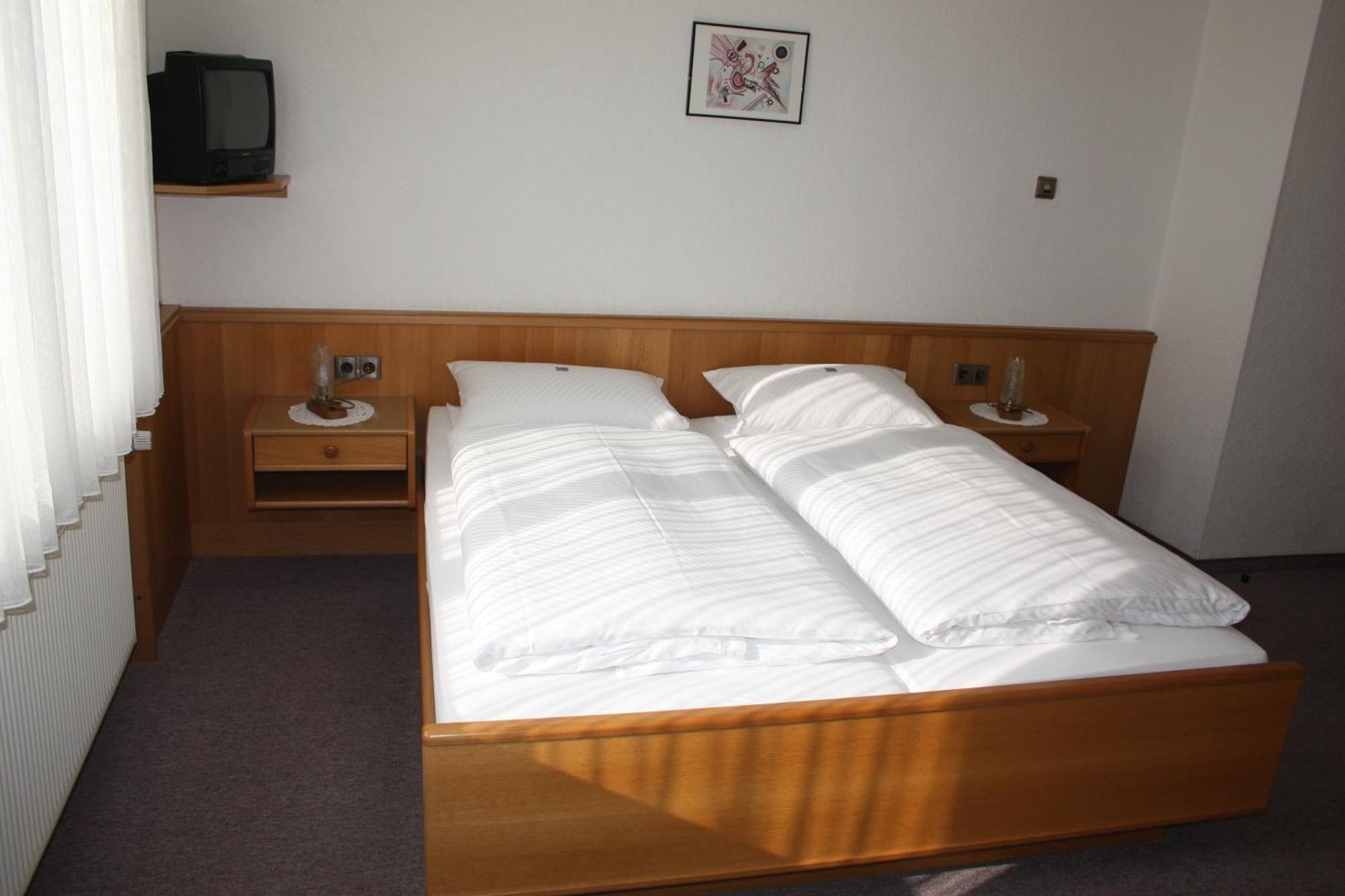 Gasthof-Pension Hunaustuben Schmallenberg Room photo